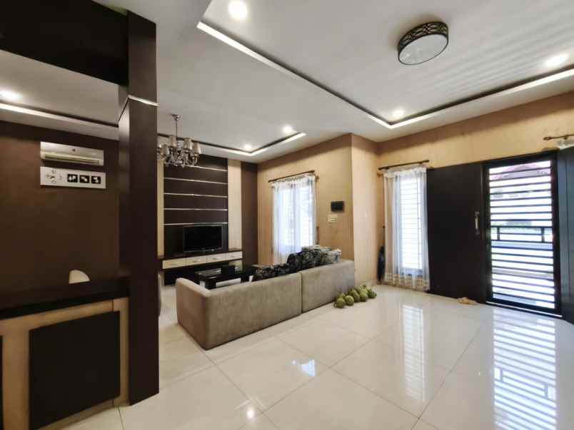 dijual villa hook siap huni komplek cemara asri