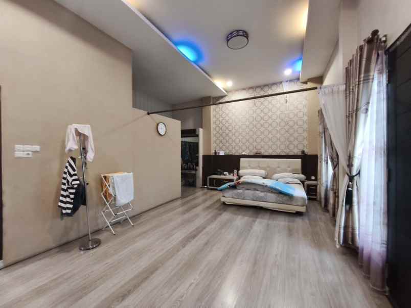 dijual villa hook siap huni komplek cemara asri