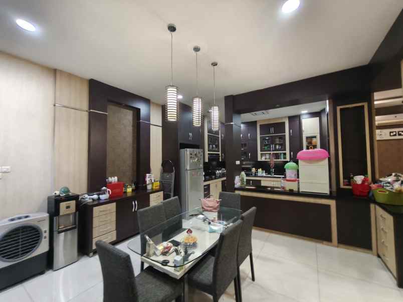 dijual villa hook siap huni komplek cemara asri