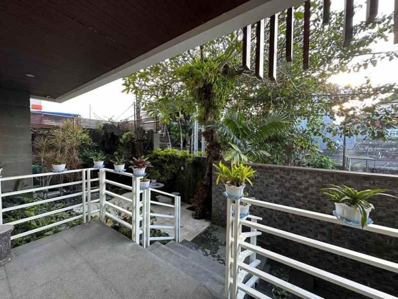 dijual villa kebo iwa