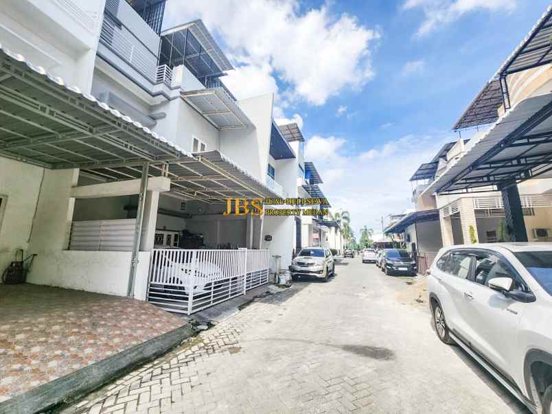 dijual villa komplek cemara asri jalan