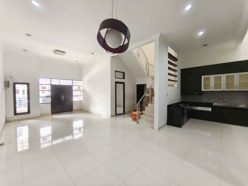 dijual villa komplek cemara asri jalan