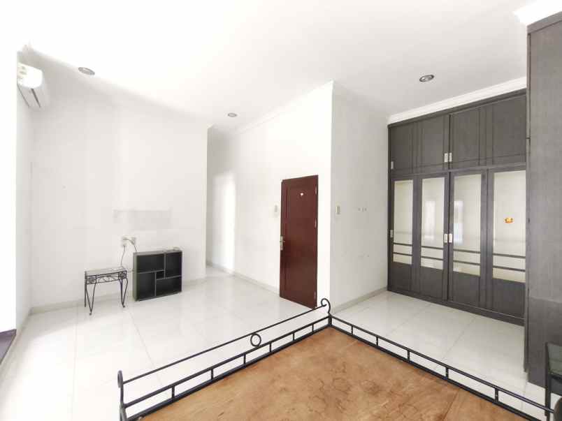 dijual villa komplek cemara asri jalan