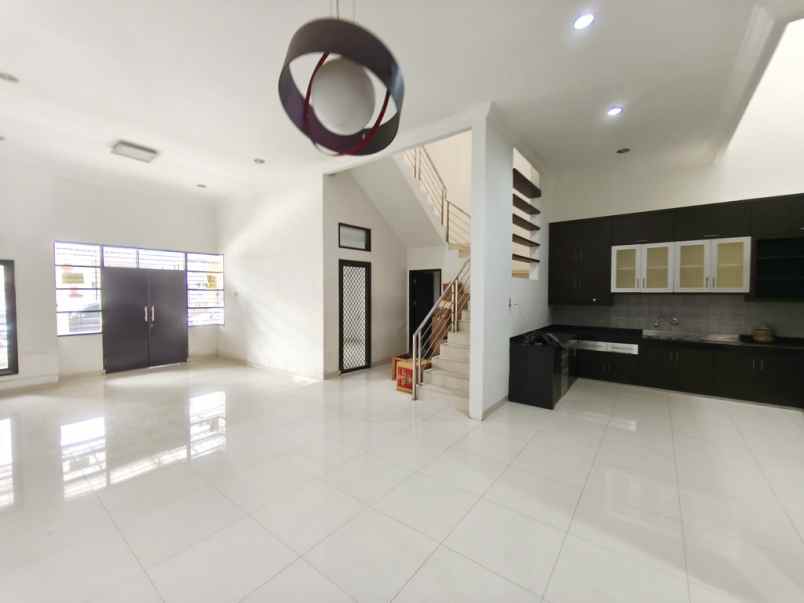 dijual villa komplek cemara asri jalan