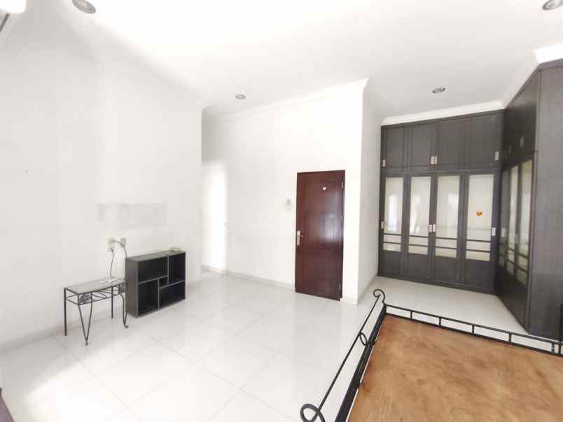 dijual villa komplek cemara asri jalan