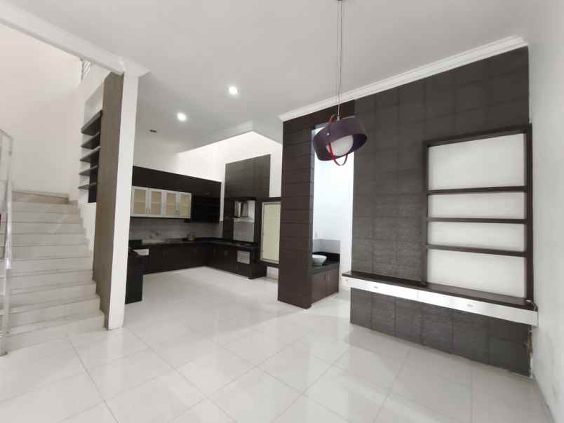 dijual villa komplek cemara asri jalan