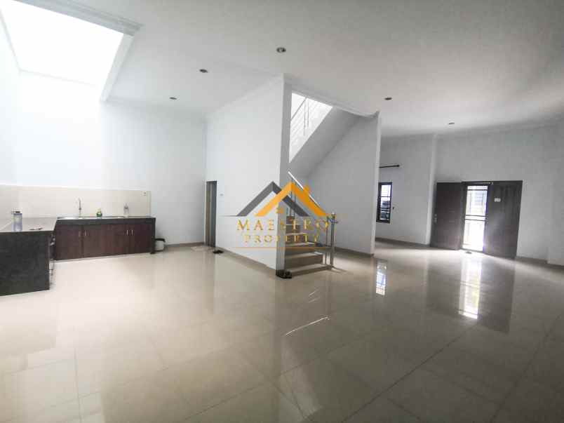 dijual villa komplek cemara asri jalan freesia medan