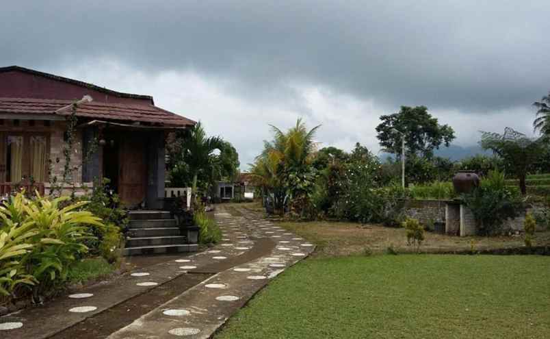 dijual villa sukakarya kec megamendung