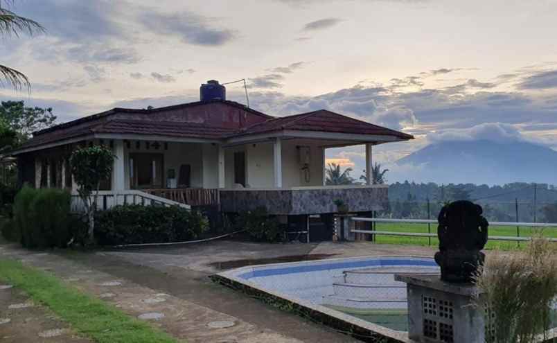 dijual villa sukakarya kec megamendung