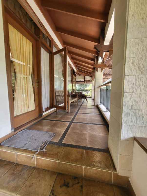 dijual villa taman safari