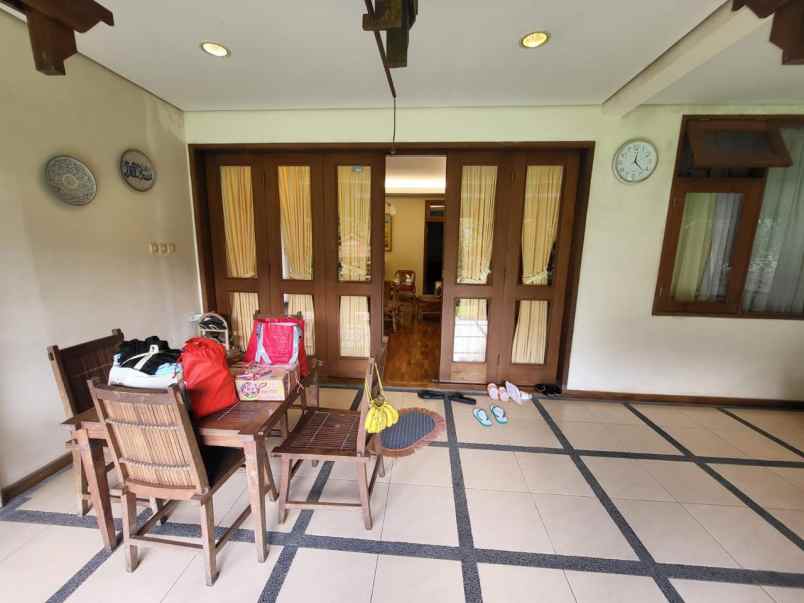 dijual villa taman safari