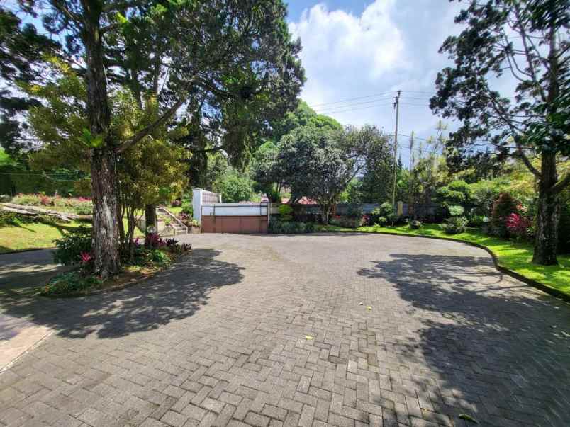 dijual villa taman safari