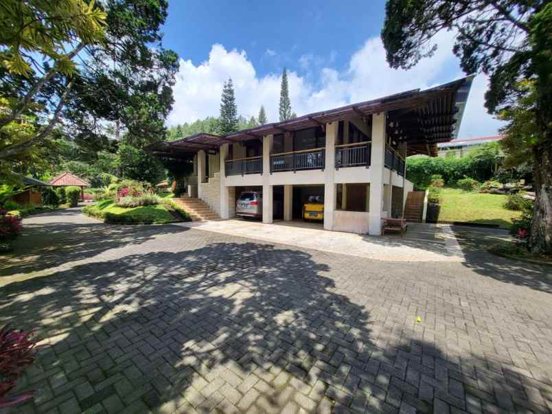 dijual villa taman safari