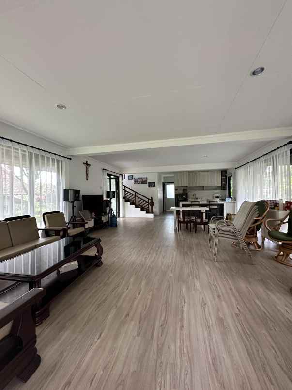 dijual villa villa grand trawas