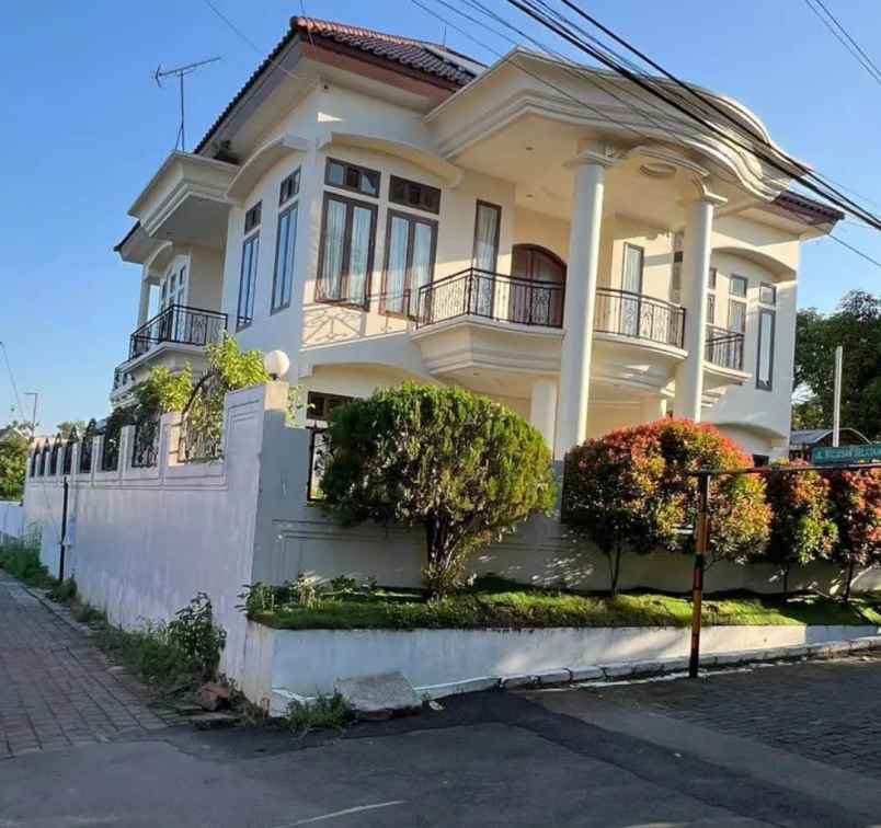 dijuwal rumah 2 lt hook semi furnished