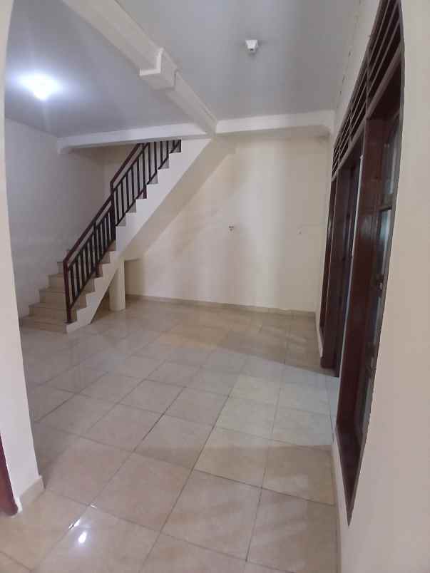 disewakan ruang usaha strategis di depok jaya