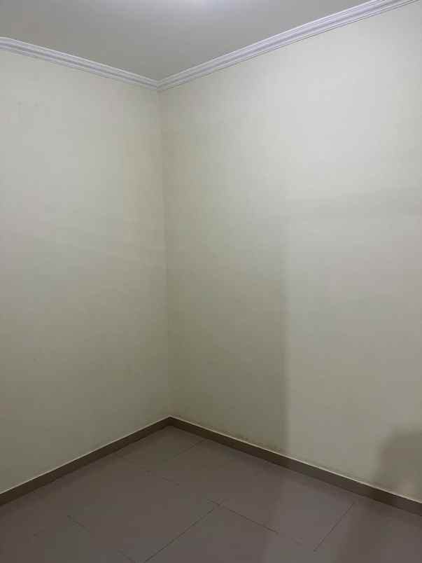 disewakan rumah belakang mall kelapa