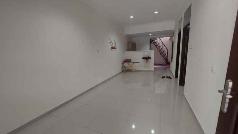 disewakan rumah belakang mall kelapa