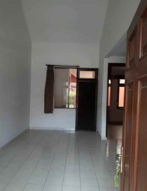 disewakan rumah cluster alam sutra tangerang