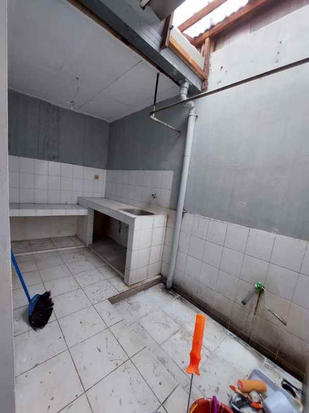 disewakan rumah jl sukun 9 kayumanis