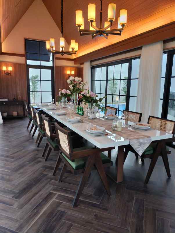 hunian mewah dan megah di dian istana surabaya barat