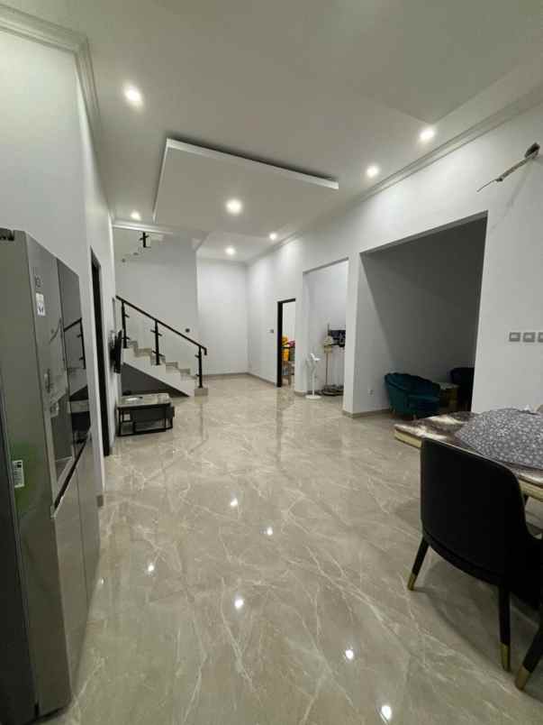 jual cepat rumah mewah 2 lantai di cibubur m