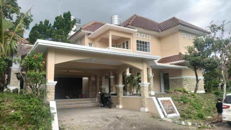 jual rumah mewah di komplek pesona merapi sleman jogja