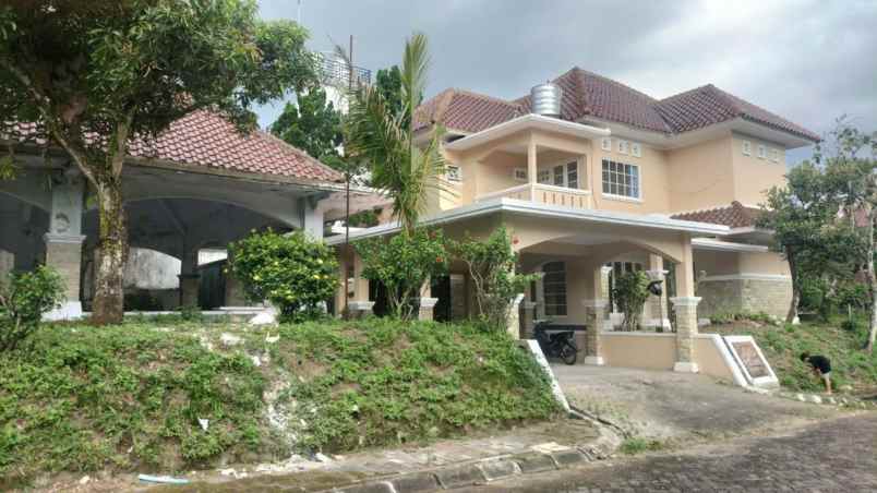 jual rumah mewah di komplek pesona merapi sleman jogja