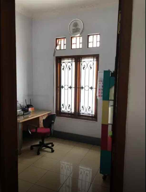 jual rumah pinggir jalan dengan roof top