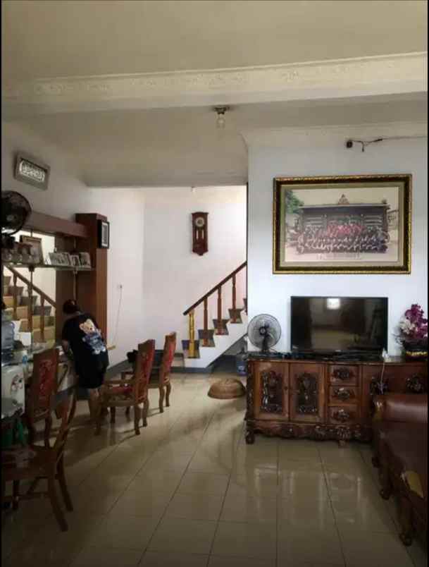 jual rumah pinggir jalan dengan roof top