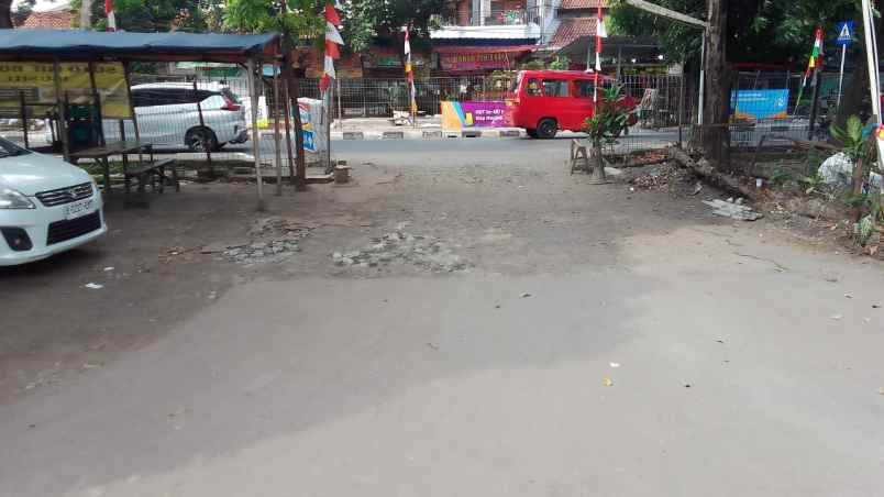 jual toko dengan halaman parkir luas