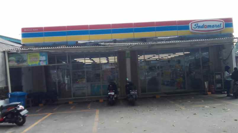 jual toko dengan halaman parkir luas