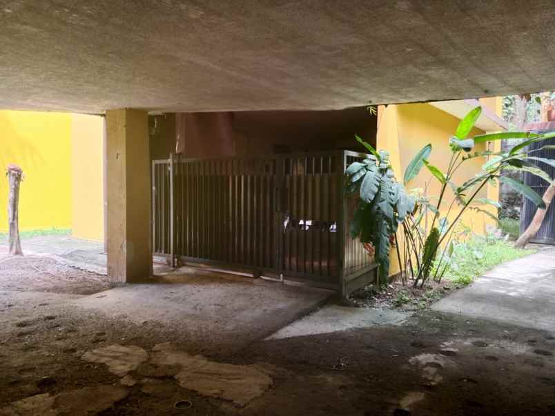 jual town house b u dengan swimming pool