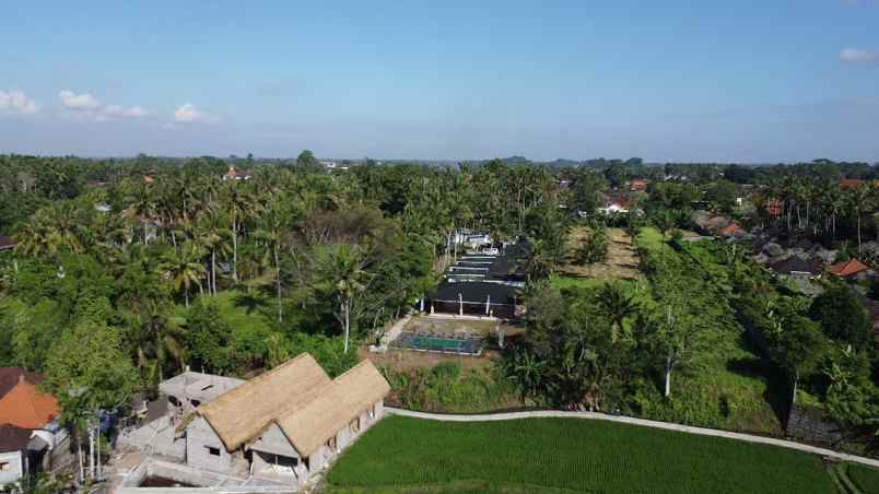 jual villa mewah di jalan raya silungan gianyar bali