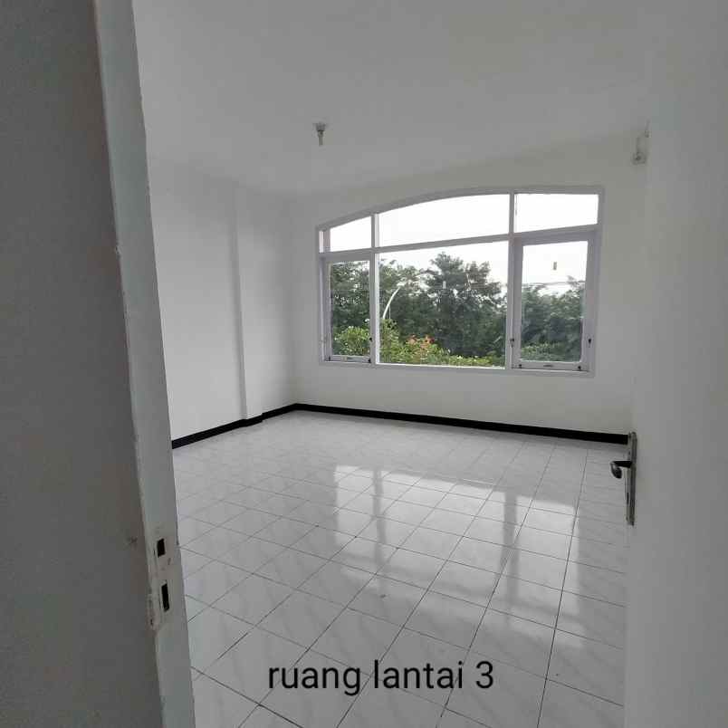 ruko kenjeran bangunan 3 lantai