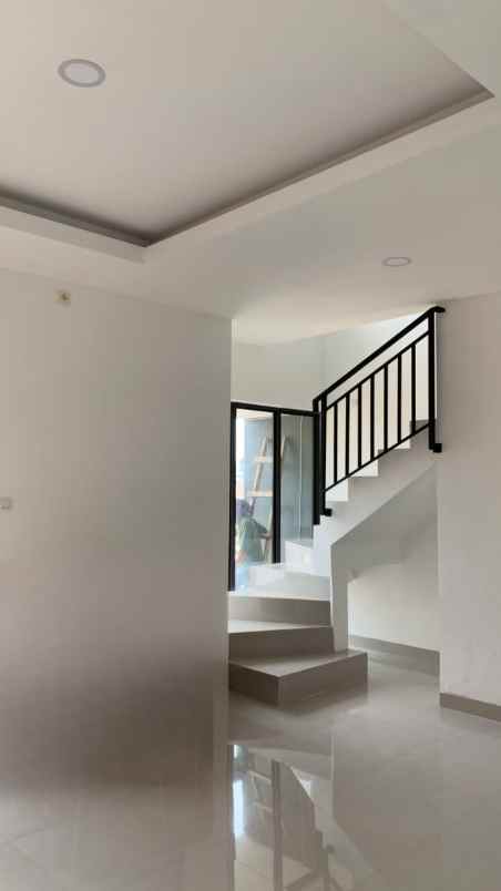 rumah 2 lantai baru unfurnished di tangerang selatan