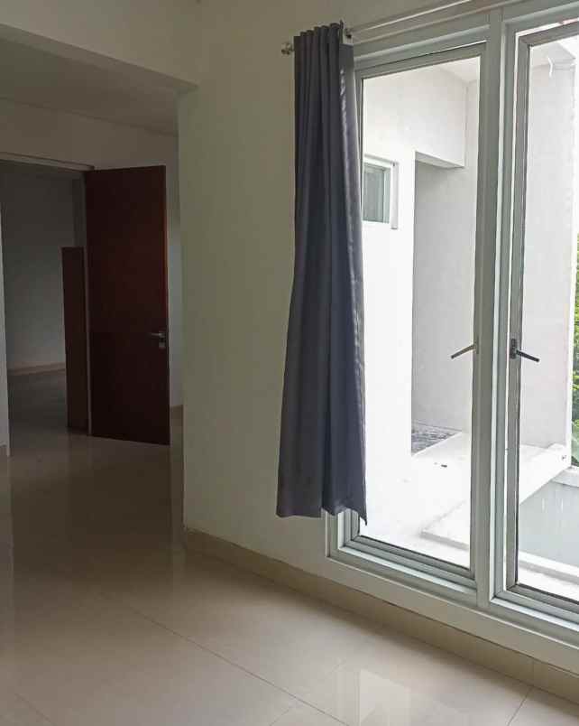 rumah 2 lantai dalam cluster di rempoa ciputat tangsel