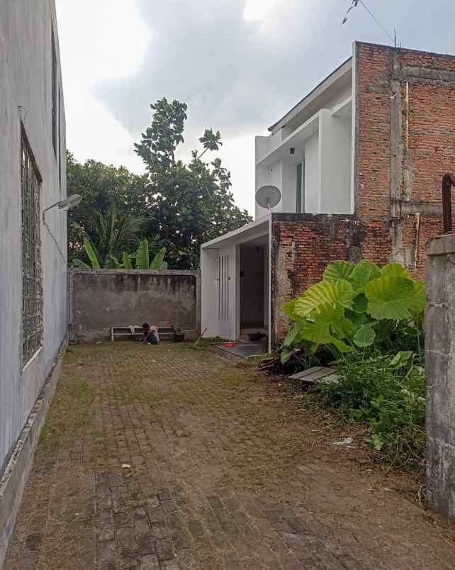 rumah 2 lantai dalam cluster di rempoa ciputat tangsel
