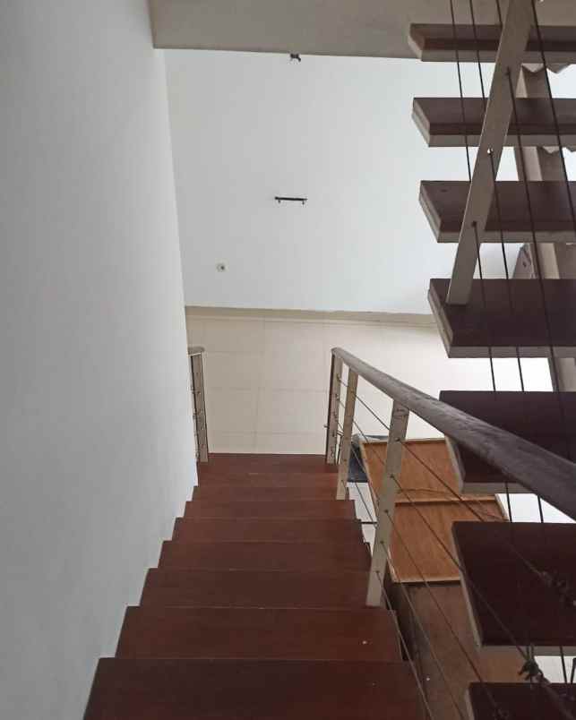 rumah 2 lantai dalam cluster di rempoa ciputat tangsel