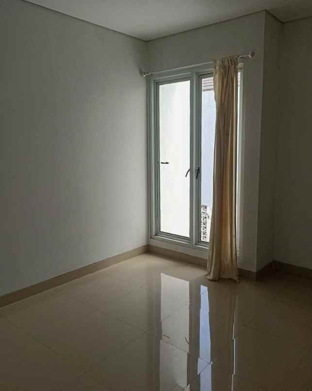 rumah 2 lantai dalam cluster di rempoa ciputat tangsel