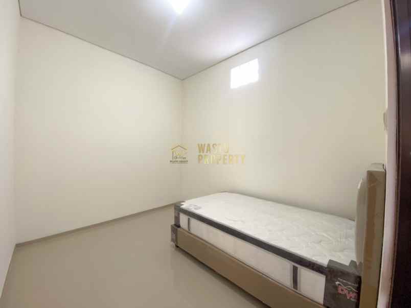 rumah 2 lantai kontemporer siap huni di ngaglik sleman