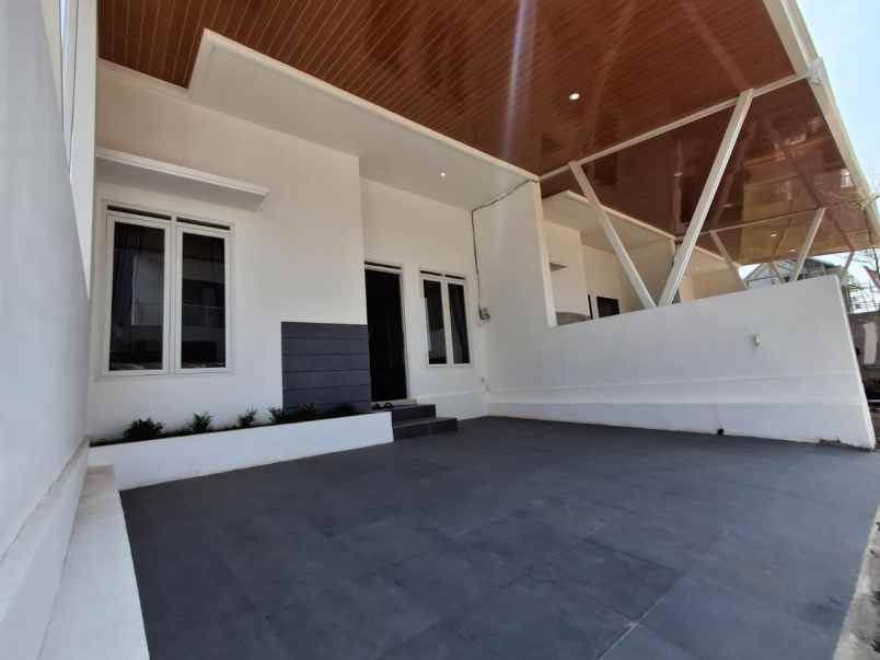 rumah 2 lantai lokasi dekat kampus binus araya