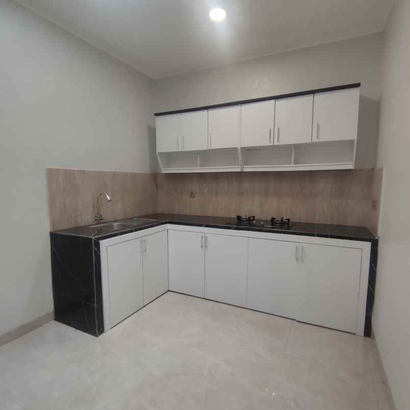 rumah 2 lantai selangkah ke stasiun cikarang