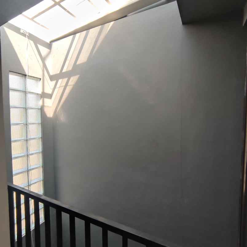 rumah 2 lantai selangkah ke stasiun cikarang