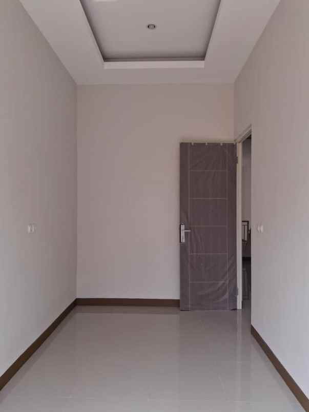 rumah babatan pilang wiyung new minimalis row 2 mobil