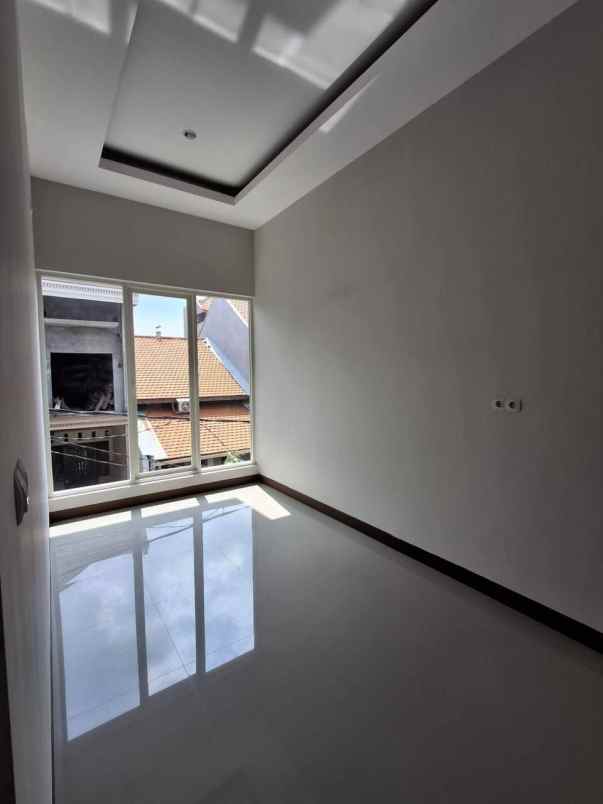 rumah babatan pilang wiyung new minimalis row 2 mobil