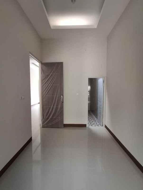 rumah babatan pilang wiyung new minimalis row 2 mobil