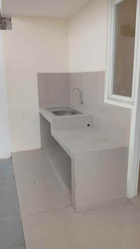 rumah baru belum pernah ditempati di the oso waru