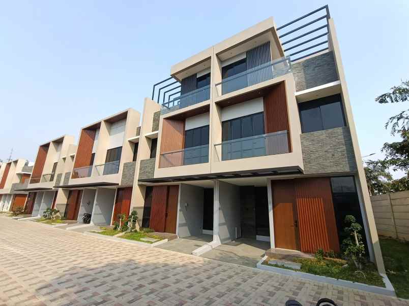 rumah baru dalam townhouse di kembangan jakbar