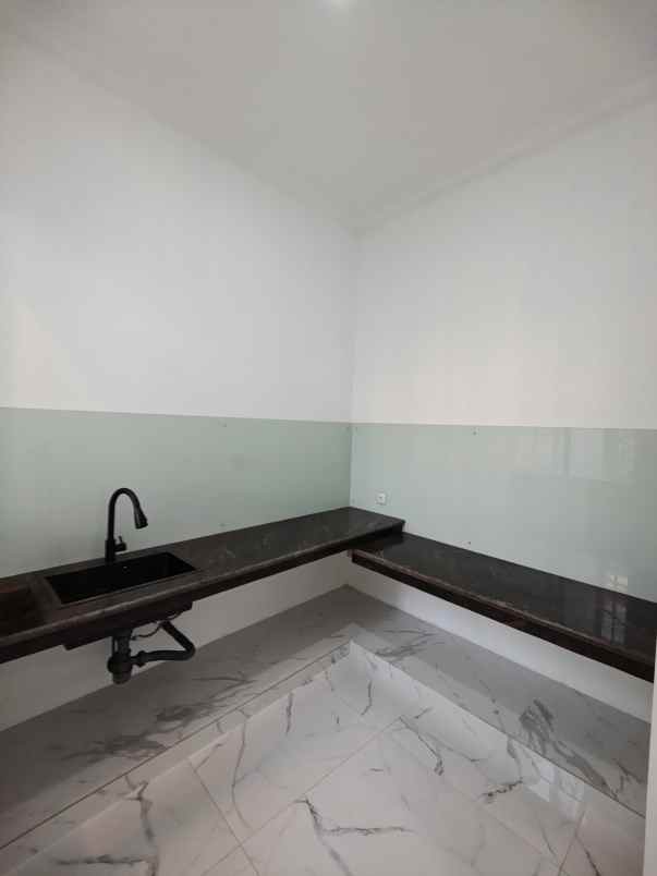 rumah baru design american classic di jatiwaringin